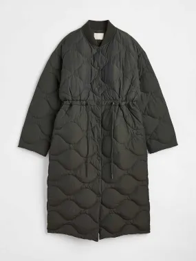 Drawstring-waist quilted coat