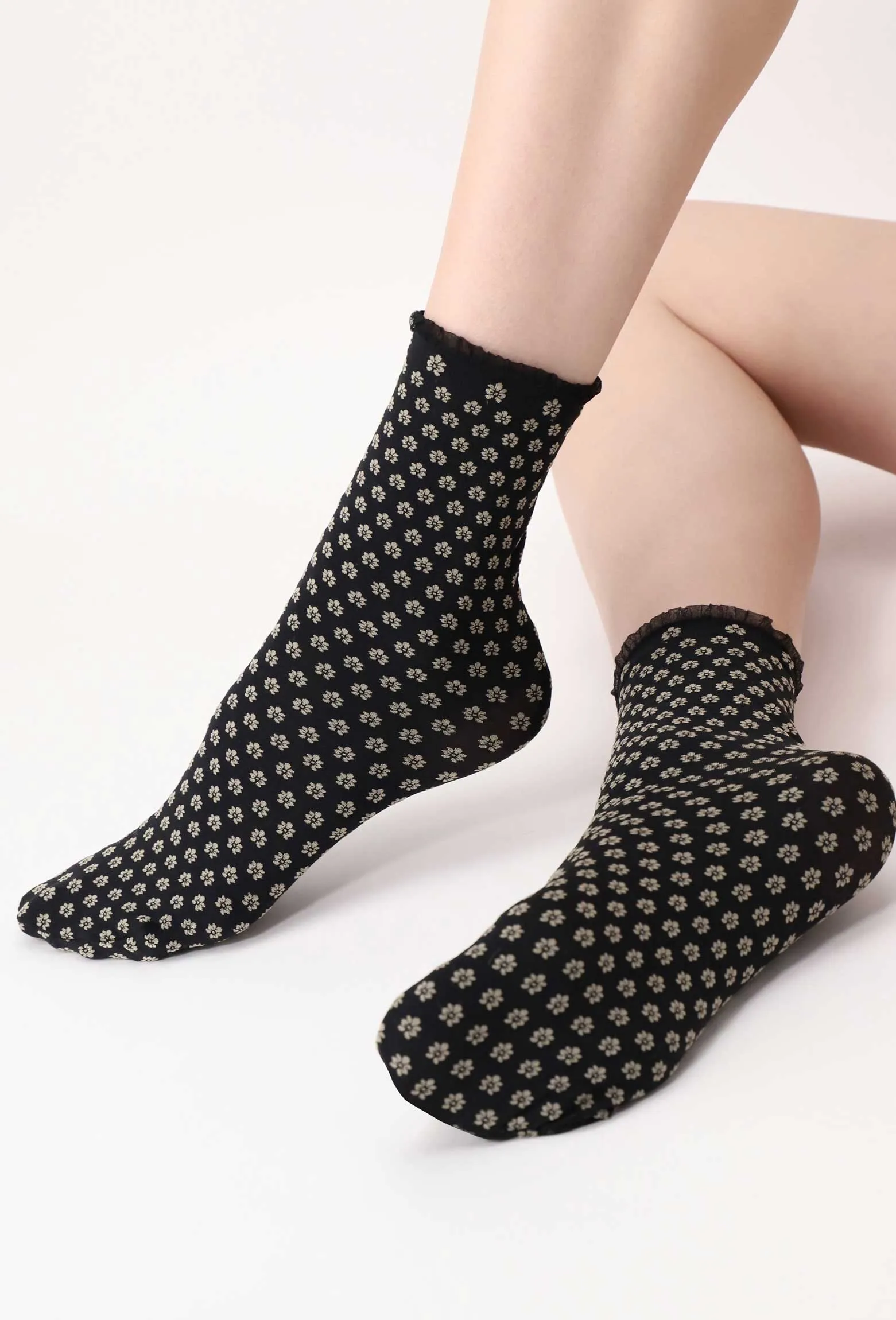 Oroblu Little Flowers Opaque Crew Socks