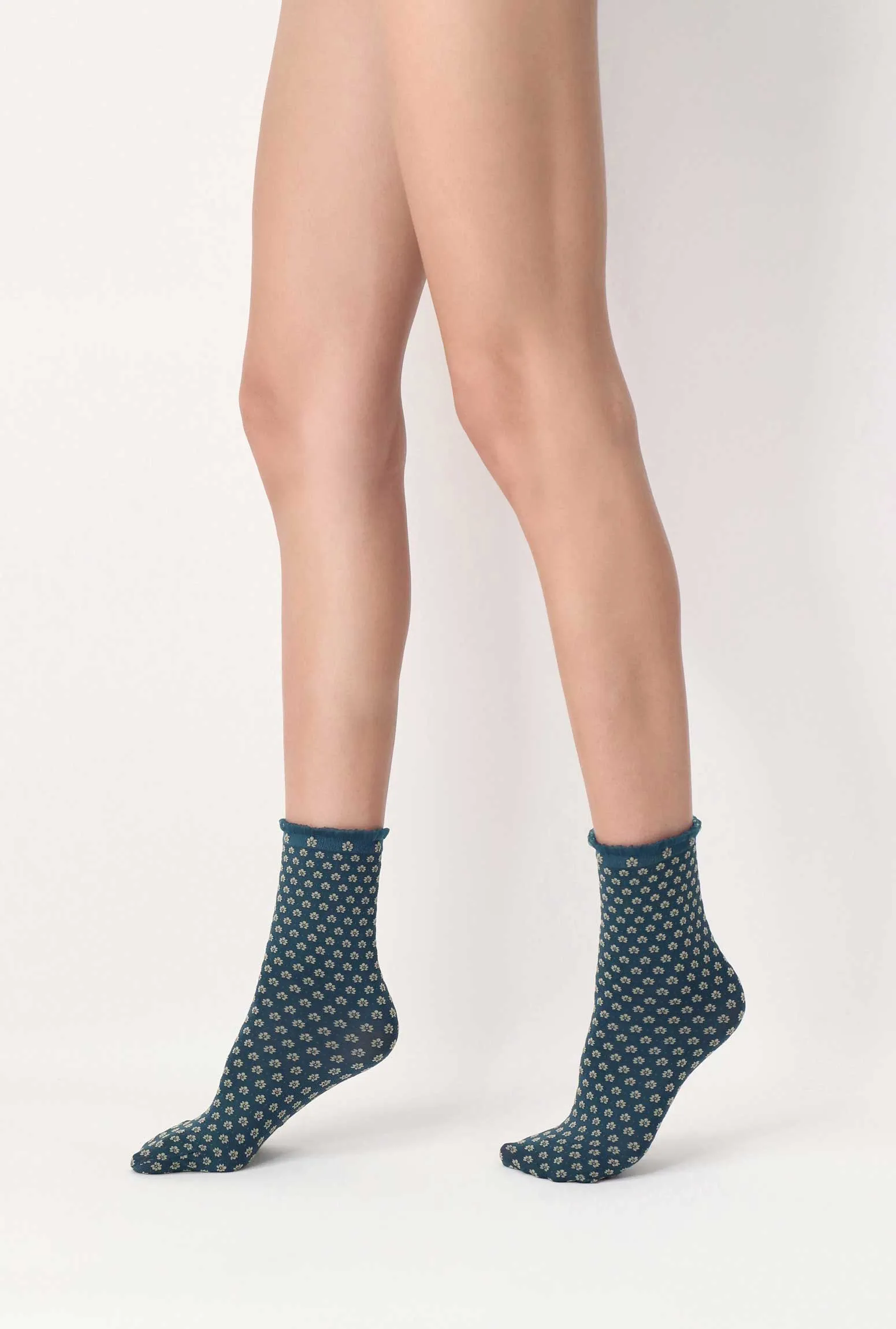 Oroblu Little Flowers Opaque Crew Socks