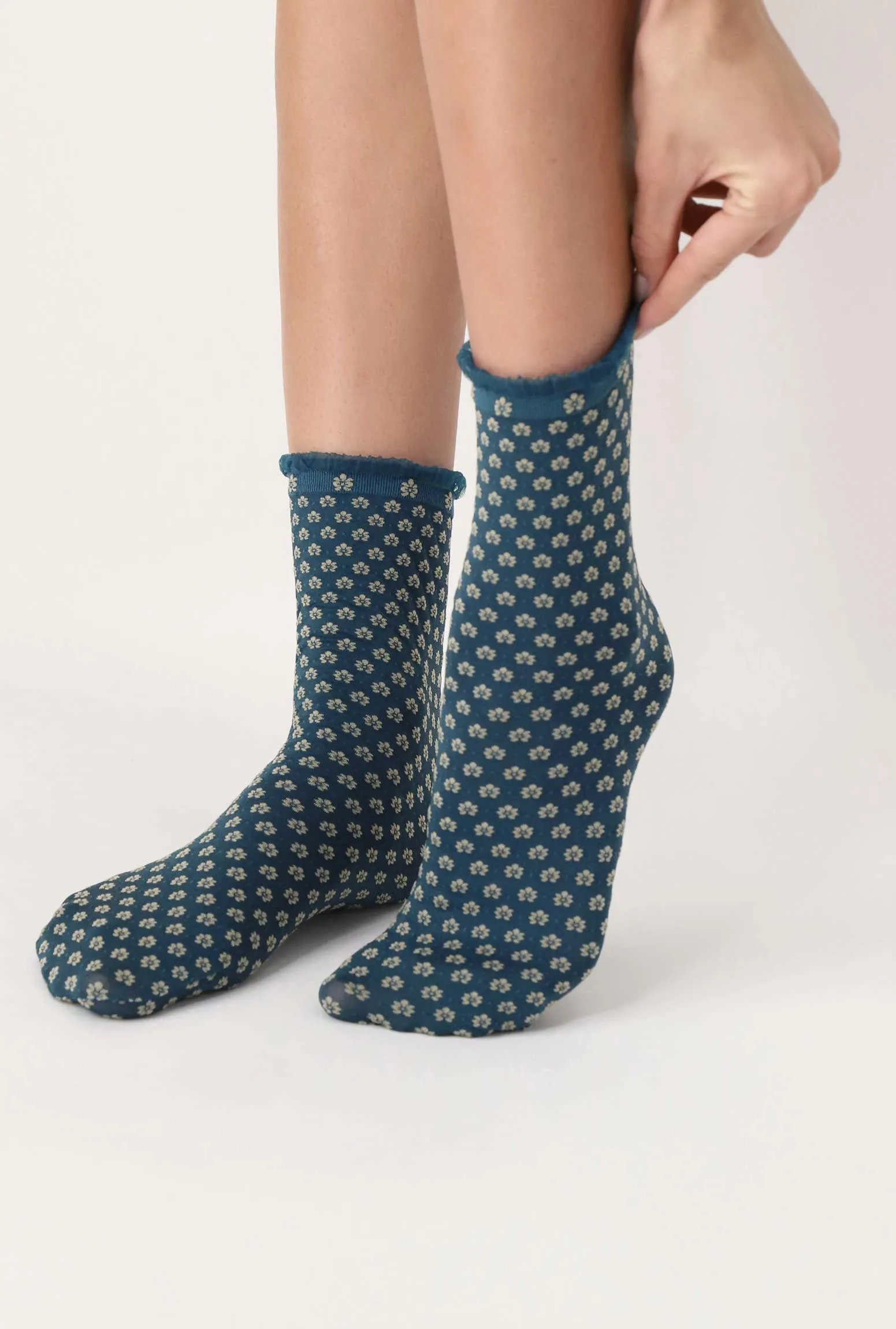 Oroblu Little Flowers Opaque Crew Socks